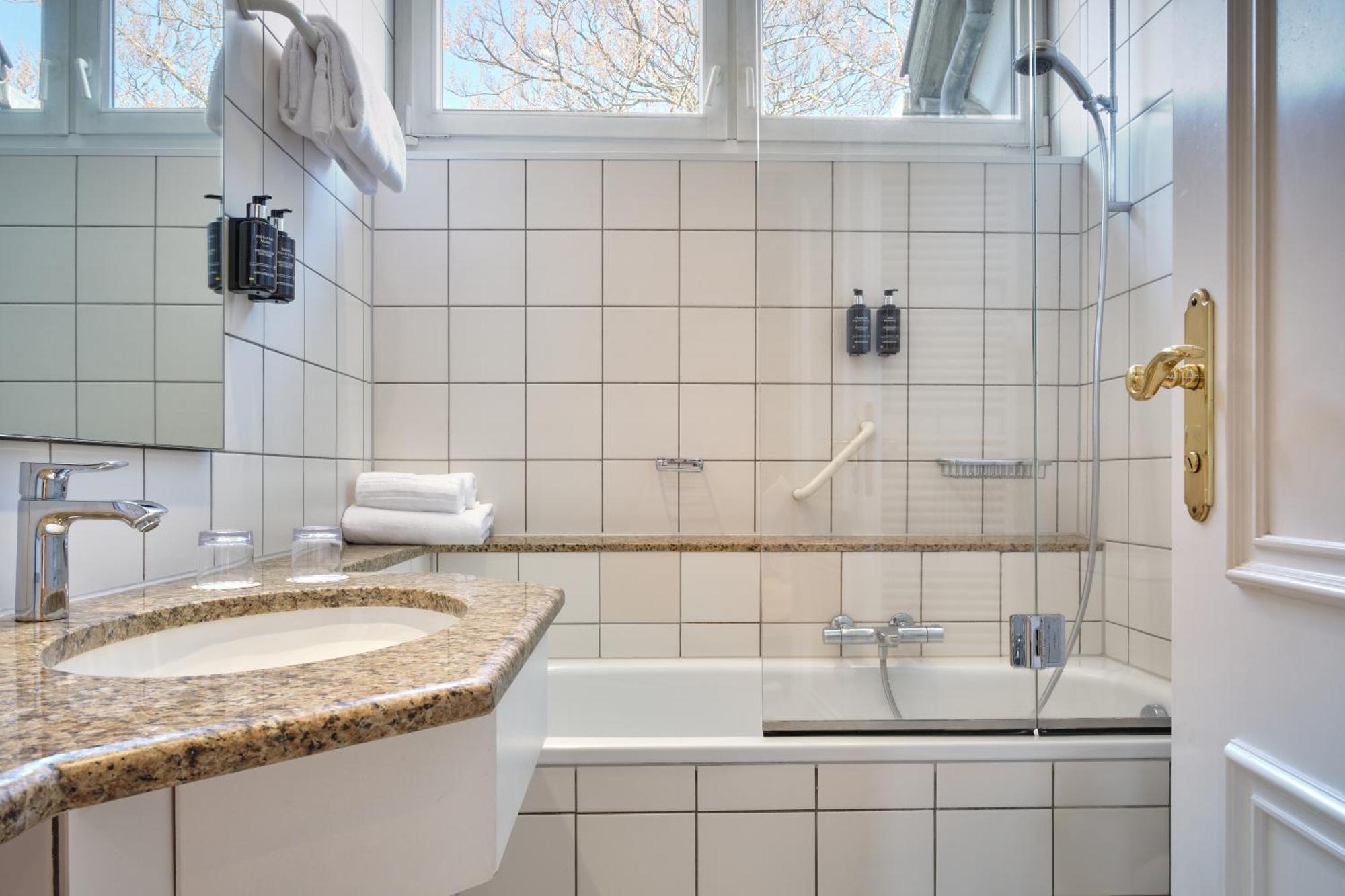 & A La Cour D'alsace By Happyculture Hotel